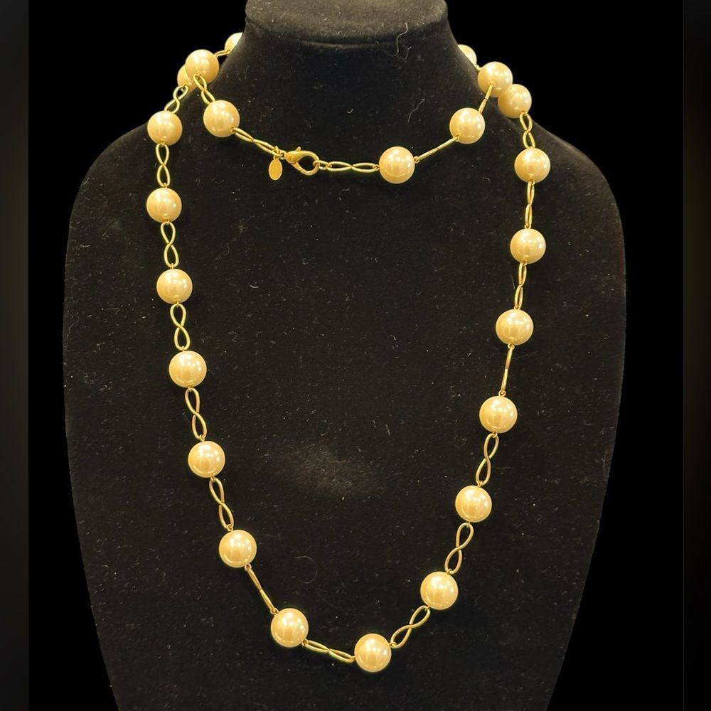 Carolee VTG  Gold and Cream Pearl Necklace